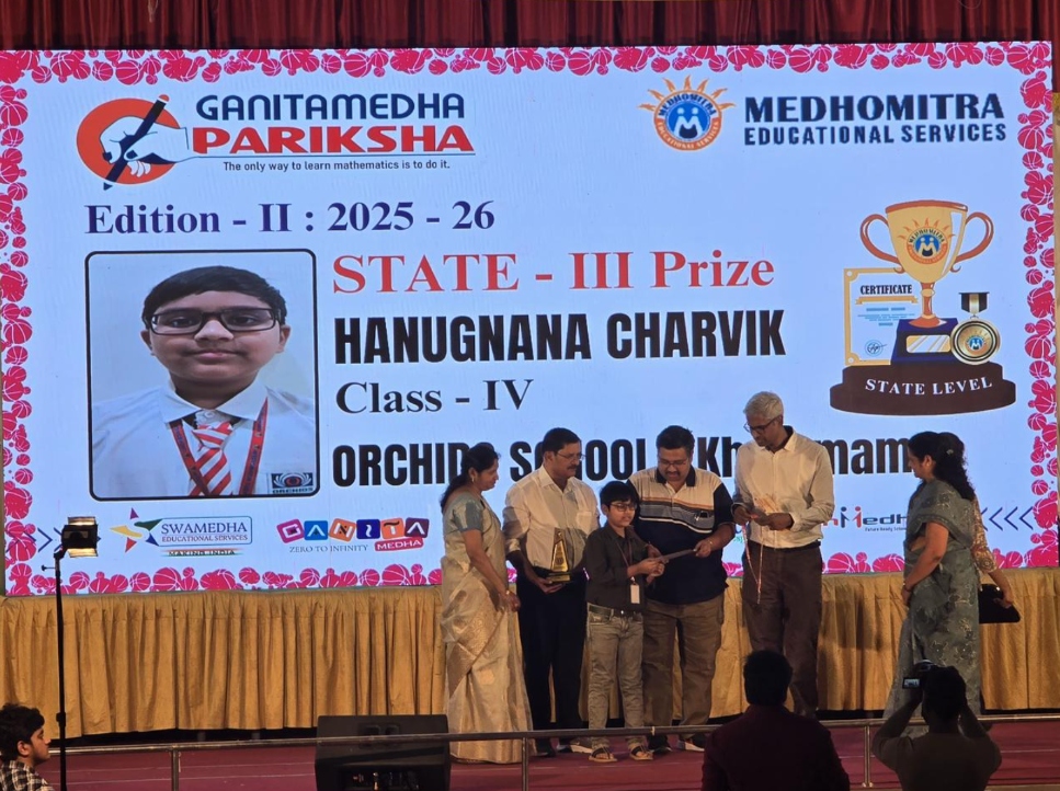 State 3rd Prize winner Hanugnana Charvik receiving award on stage